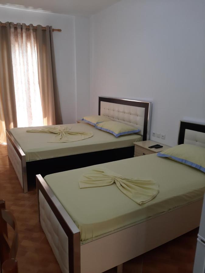 Rock Star-Pllakat Bed & Breakfast Саранде Екстериор снимка