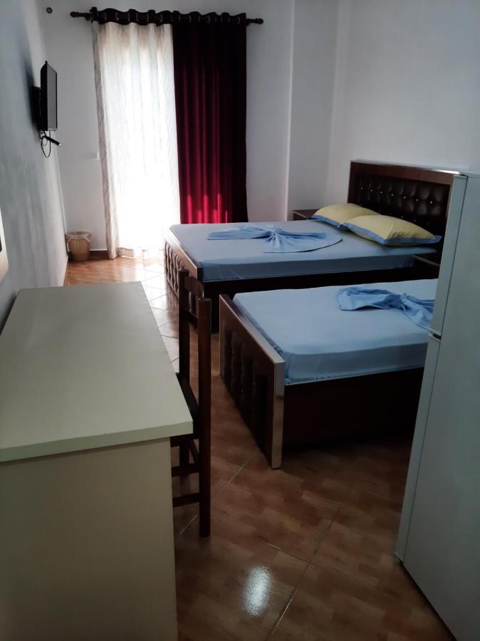 Rock Star-Pllakat Bed & Breakfast Саранде Екстериор снимка