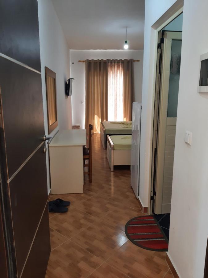 Rock Star-Pllakat Bed & Breakfast Саранде Екстериор снимка