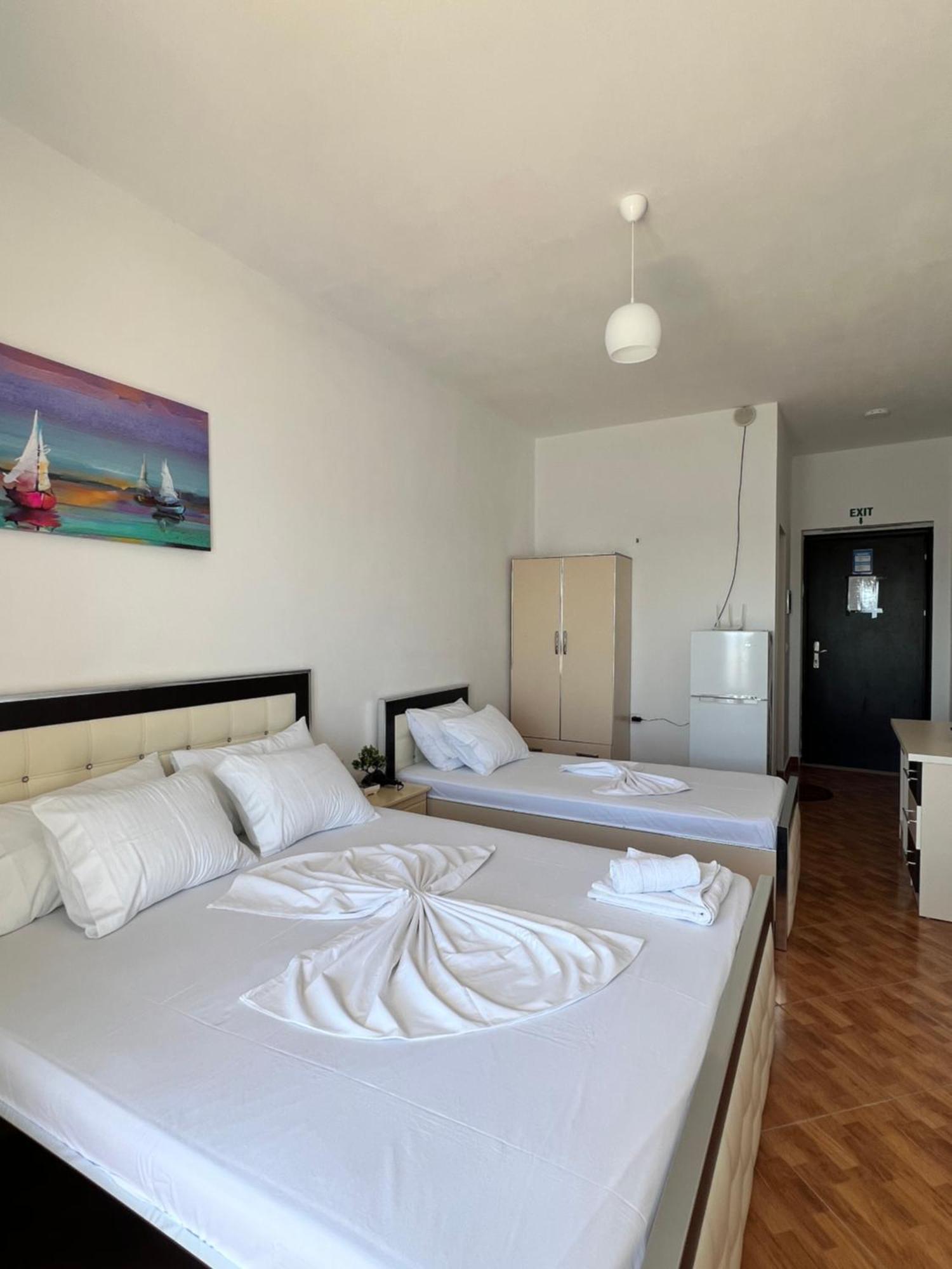 Rock Star-Pllakat Bed & Breakfast Саранде Екстериор снимка