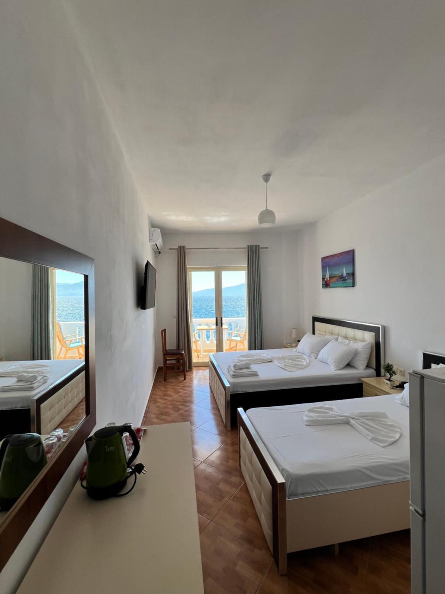 Rock Star-Pllakat Bed & Breakfast Саранде Екстериор снимка